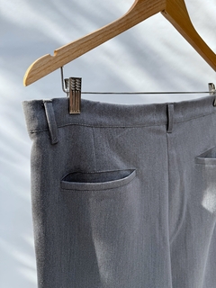 PANTALÓN SASTRERO GRIS en internet