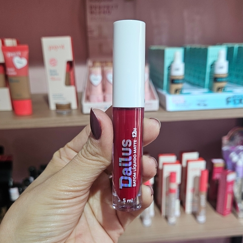 Batom líquido matte 12hr Dailus cor:Rubi