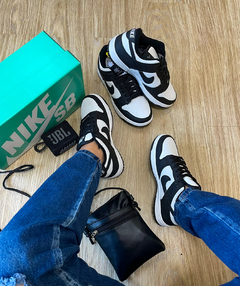 Tênis Nike Dunk Branco e Preto - Rô Barella
