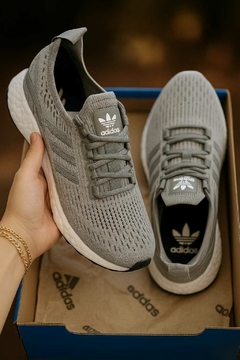 Adidas Cinza na internet