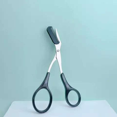 Tesoura para aparar sobrancelhas com pente embutido - aço inoxidável. Grif Domo - comprar online