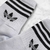 Adidas clasicas, 3/4 adultos en internet