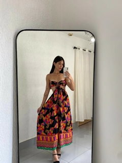 Vestido Tomara que Caia Longo com Recorte na internet