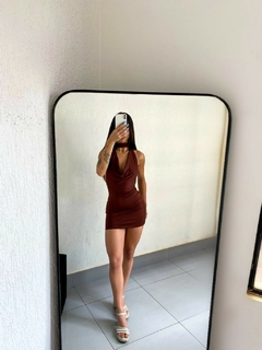 Vestido Tubinho Colado Curto Decotado - comprar online