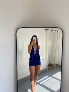 Conjunto Top Curtininha Babado e Saia Colada Curta na internet