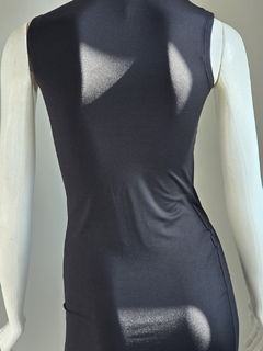 Vestido Curto Colado Tubinho Com Abertura em Tule na internet