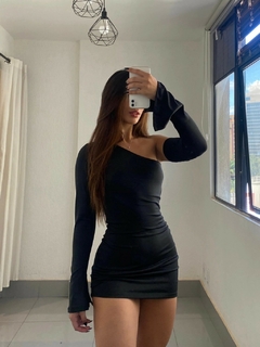 Vestido Curto Tubinho com Manga Longa