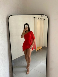 Vestido Curto Colado Tubinho com Fenda e Manga na internet