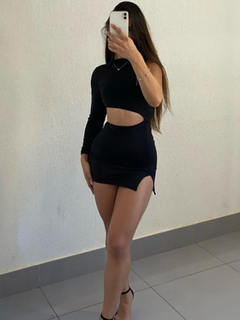 Vestido Curto Manga Longa com Fenda