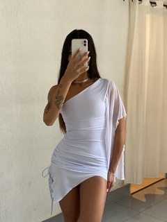Vestido Curto Colado Tubinho com Fenda e Manga - loja online