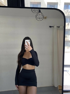 Conjunto Cropped e Saia Manga Longa