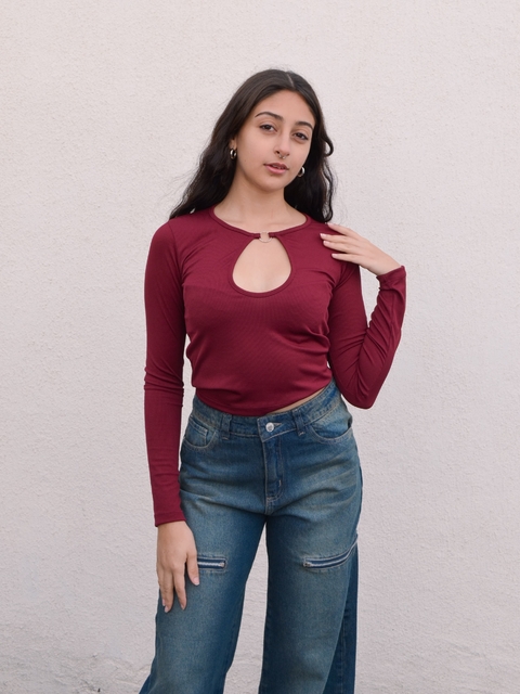 Remera manga larga escote argolla