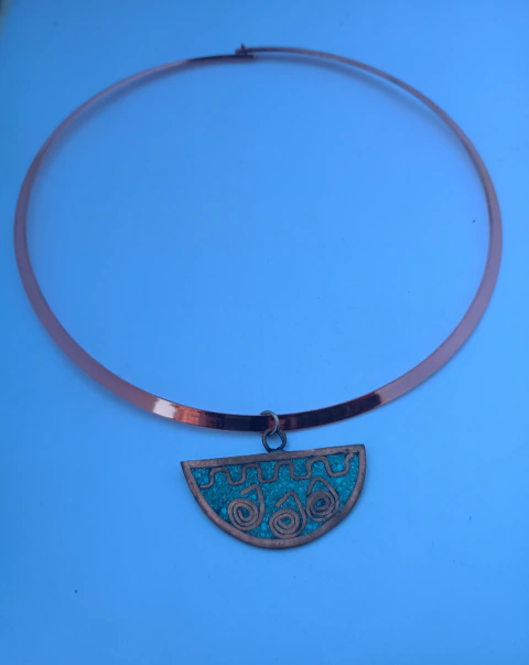 Choker Hilario
