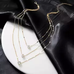 Colar com pedra em formato de estrela, coração e ponto de luz, um colar fino e elegante - loja online
