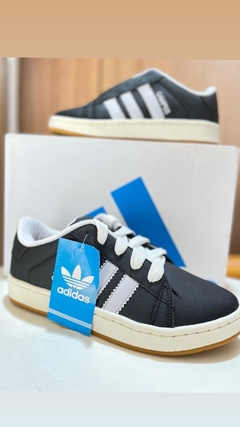 Tênis Adidas na internet