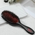 Imagem do Escova de Cabelo Oval Vermelha e Preta com Base Almofadada Ricca