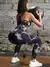 Conjunto fitness feminino com top de alta sustentação e modelagem confortável para yoga."