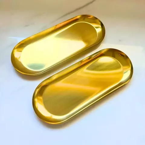 Conjunto com 2 Bandejas de Metal Dourado - 23x9cm