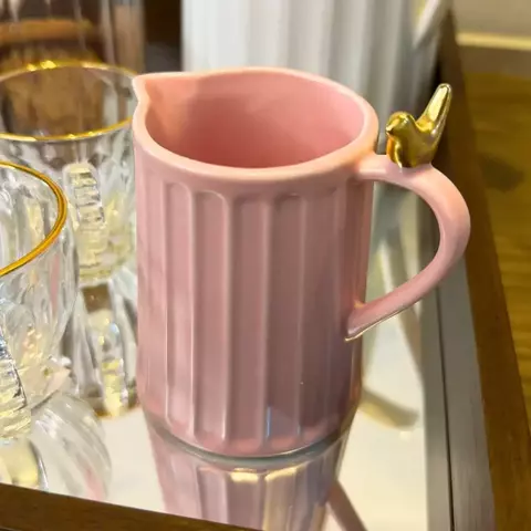 Mini Leiteira Colibri em Cerâmica Rosa com Detalhe Bird em Dourado da Wolff - 180ml
