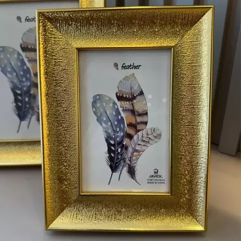 Porta-Retrato Decorativo Dourado em Plástico – 10x15cm