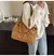 Mochila Feminina VITA® Lari – Estilo Sofisticado em Formato Compacto! - loja online