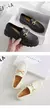Imagem do Mocassim Feminino Tratorado Bico Redondo com detalhe em dourado