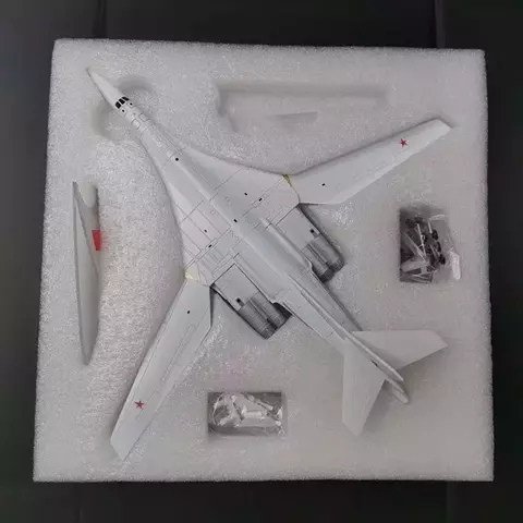Tupolev TU-160 | Escala 1:200 (~27,0cm) | Em Liga Metálica | Rússia | Com Suporte para Exposição