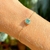 PULSEIRA PINGENTE QUADRADO CRISTAL PARAÍBA E BORDA CRAVEJADA DE ZIRCÔNIAS