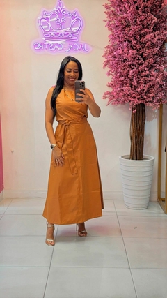 Vestido Tati Midi - Elegância e Poder em cada Detalhe na internet
