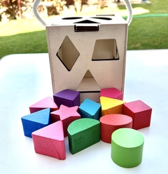 Cubo Encaixando As Peças Geométricas na internet