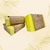 Sabonete artesanal glicerinado da Pryonature Karité na cor Amarelo com embalagem de papel Kraft e ilustração de uma flor de lótus