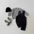 Jardineira Infantil em Veludo – Estilo e Conforto (12m a 3 anos) Jardineira macia e quentinha para crianças de 12 meses a 3 anos. Disponível nas cores azul profundo, bege e café, com alças ajustáveis e tecido de veludo confortável. - comprar online