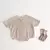 Conjunto Bebê Menino em Waffle – Com Bolso e Ursinho (12m a 3 anos) Conjunto leve e macio em tecido waffle, ideal para o verão. Camiseta com bolso frontal e shorts com estampa fofa de ursinho. Disponível em duas cores lindas para meninos de 1 a 3 anos.