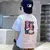 Camiseta de manga curta com grafite estampada