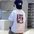 Camiseta de manga curta com grafite estampada na internet