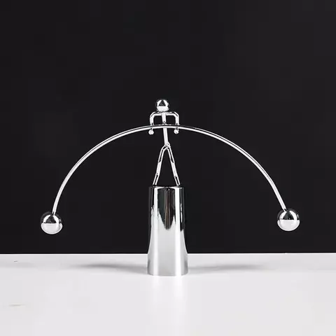 Pêndulo de Equilíbrio Criativo de Newton – O Presente Perfeito para Mentes Brilhantes e Momentos de Inspiração