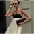 Vestido Contraste de Cores - Design Moderno com Gola Quadrada