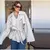 Trench Coat de Renda Feminino - Sofisticação Romântica com Elegância Moderna - comprar online
