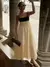 Vestido Contraste de Cores - Design Moderno com Gola Quadrada