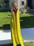 Vestido Longo Plissado sem Alças - Elegância Fluída com Fita Delicada