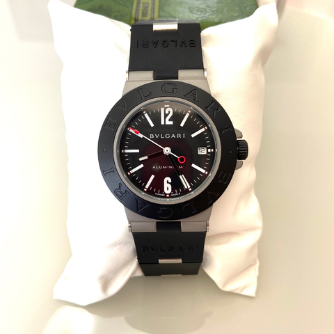 Bvlgari Aluminium 40mm automatico fundo preto