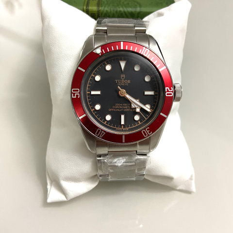Tudor black bay automatico bezel vermelho - comprar online