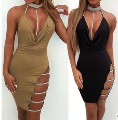 Vestido Bodycon com Choker e Decote V Profundo – Sensualidade e Poder em um Só Look
