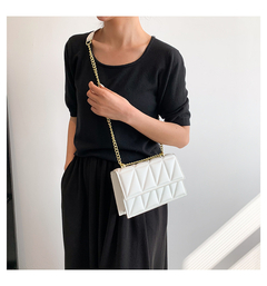 Mini Bolsa Quadrada com Corrente – Estilo Fashion Compacto na internet