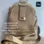 Mochila importada ISANELLA 141 color beige con diseño en relieve y correa ajustable, presentada sobre superficie neutra
