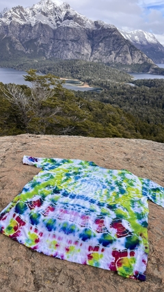 Imagen de Remera tie-dye “Reflejo del Bosque”