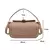 Bolsa feminina de ombro crossbody bege com alça e fecho dourado, mostrando dimensões de 20cm de largura, 11cm de altura, 10cm de profundidade e 7cm de altura do fecho