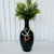 Decoração sala quarto vaso garrafa na cor preta com planta - comprar online