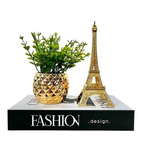 Livro caixa porta objetos, vaso dourado e enfeite torre