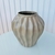 Vaso centro de mesa cerâmico cáqui c/ trabalhado ondulação - Dünne It